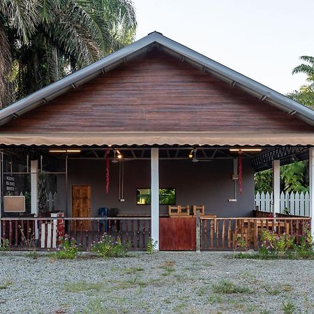 Oyo 90149 Pua Family Semporna Hotel ภายนอก รูปภาพ